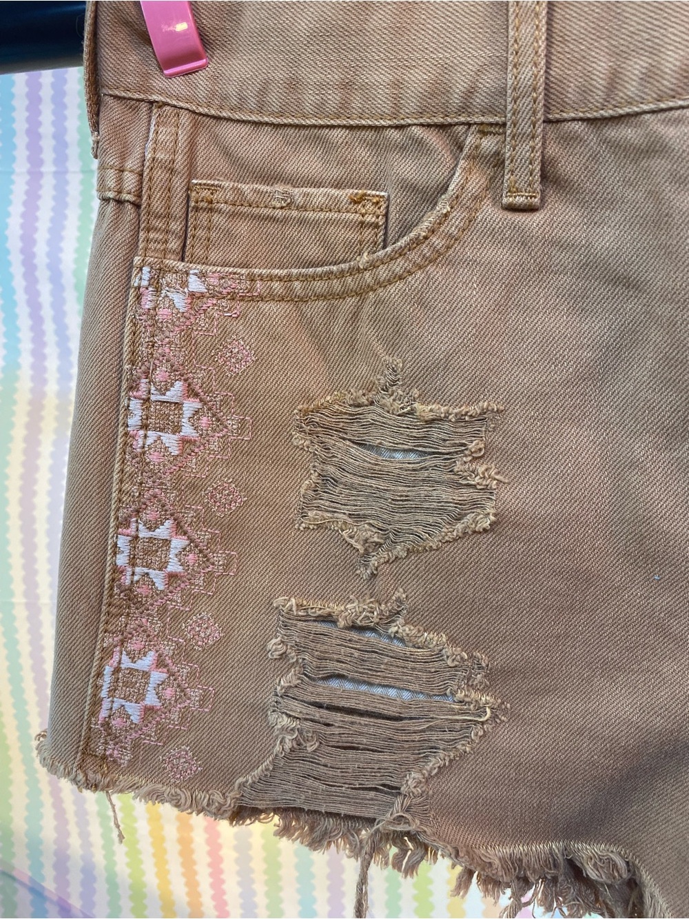 Hollister High Rise Distressed Embroidered Denim Shorts Brown W28 Size 7 - Picture 2 of 9